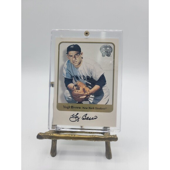 2001 Fleer Greats of the Game -Yogi Berra- Autographs- New York Yankees - Picture 1 of 3